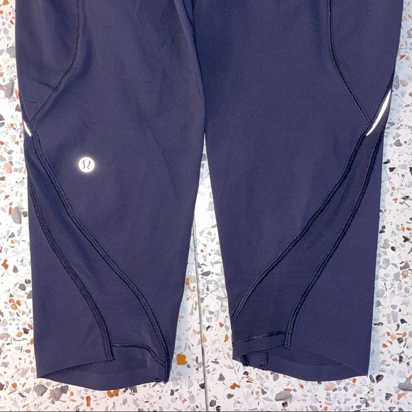 Lululemon Pace Perfect Crop - Picture 3 of 4